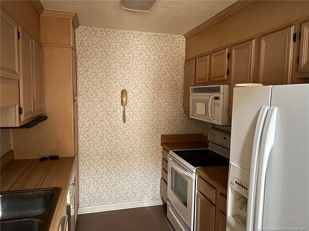 Burke Ln, Fayetteville, NC 28306