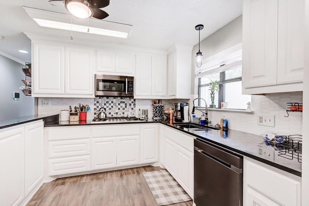 Monroe St, Nederland, TX 77627