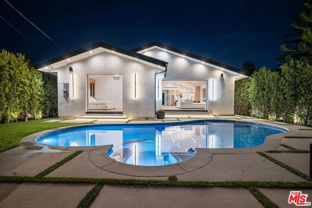 Troost Ave, North Hollywood, CA 91601