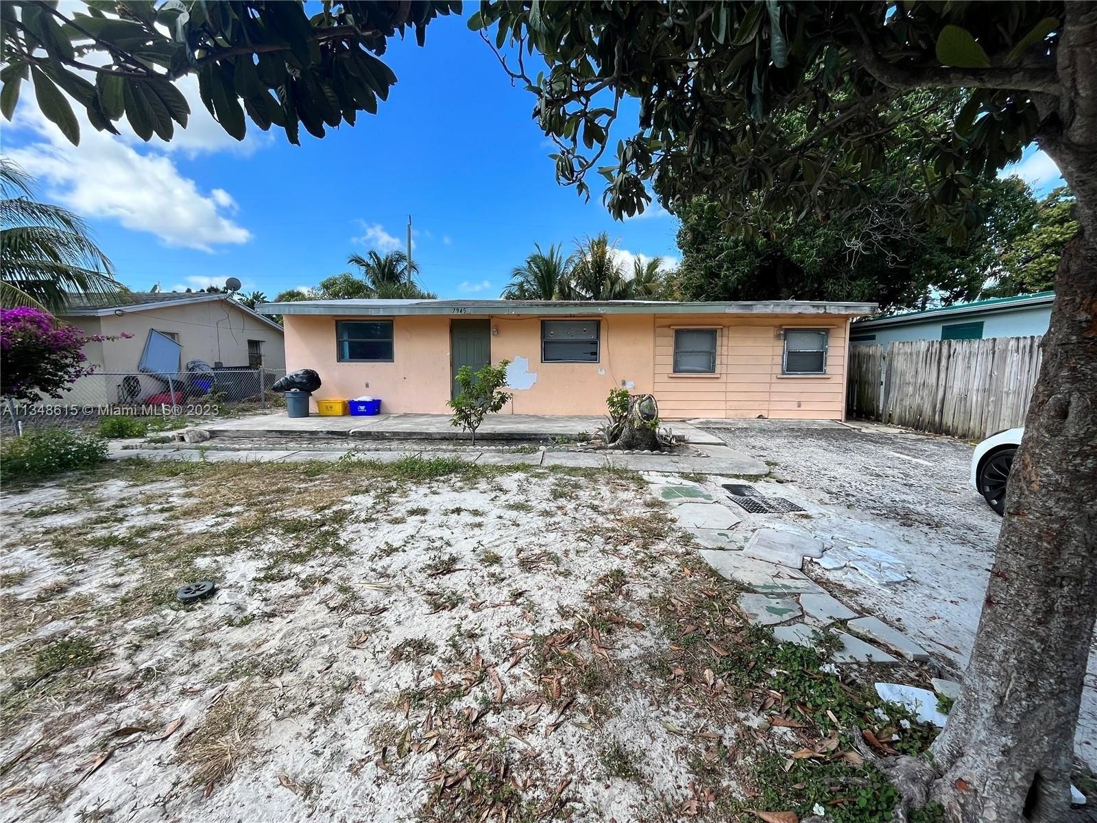 Loomis St, Lantana, FL 33462