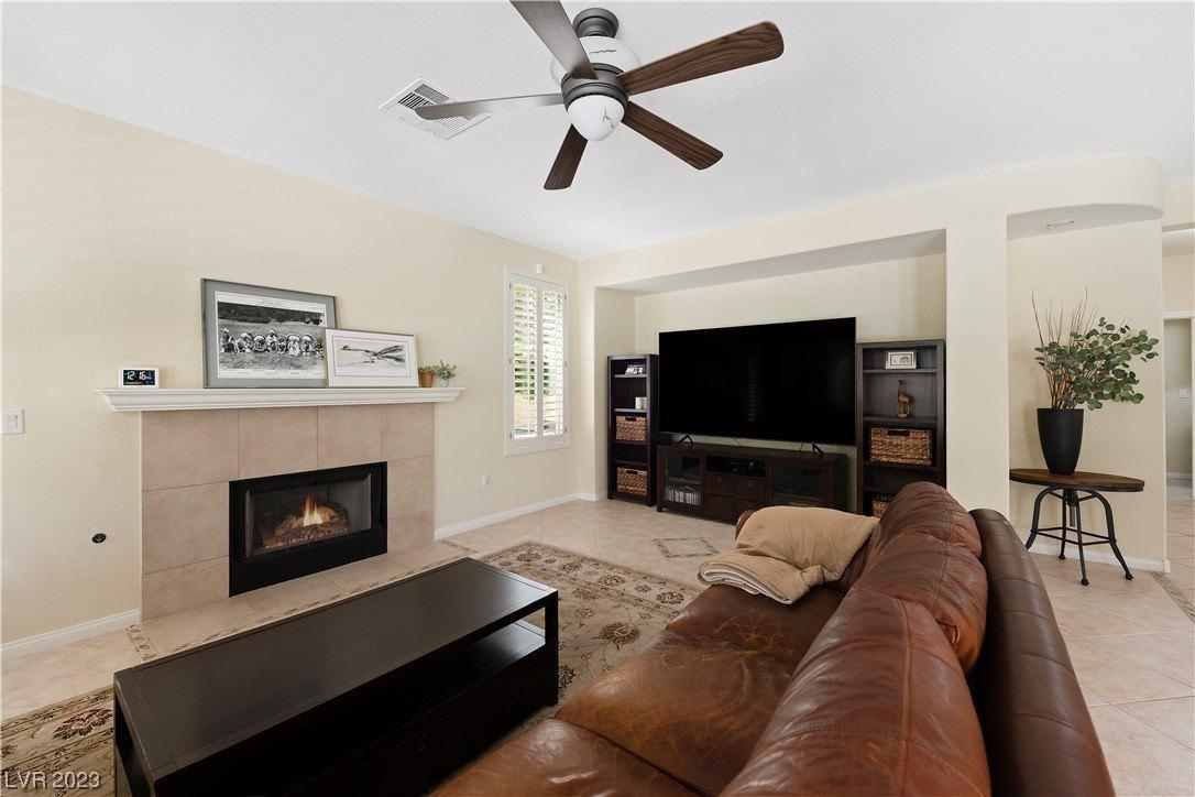 N Ring Dove Dr, Las Vegas, NV 89144