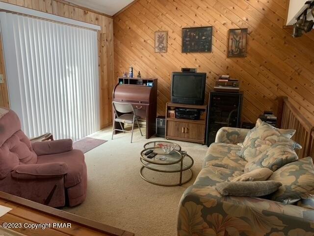 Peak Dr, Tobyhanna, PA 18466