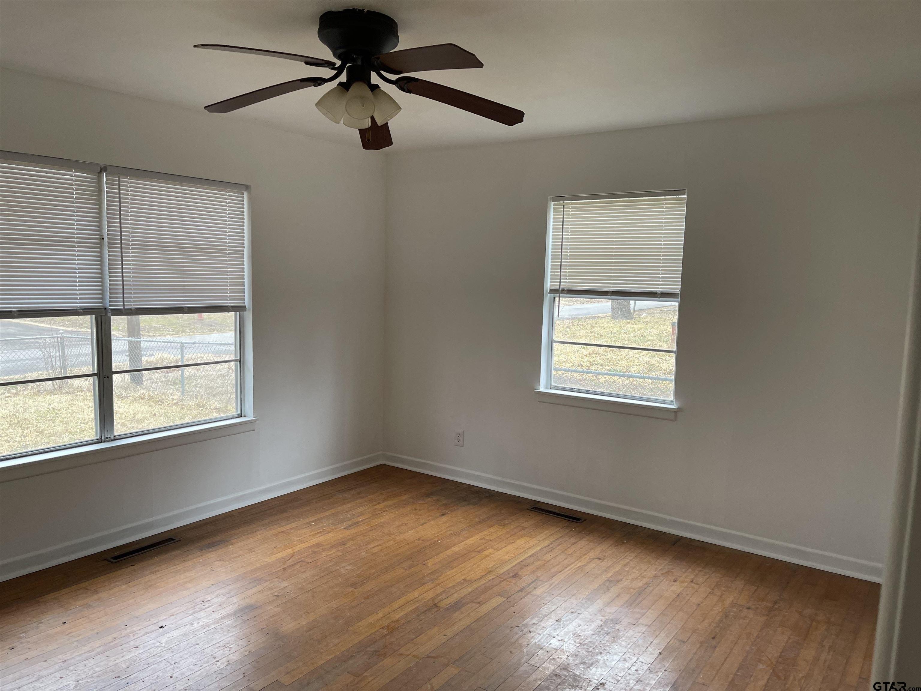 S Howison St, Bogata, TX 75417
