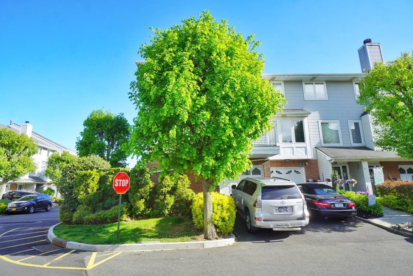 Flagship Cir, Staten Island, NY 10309