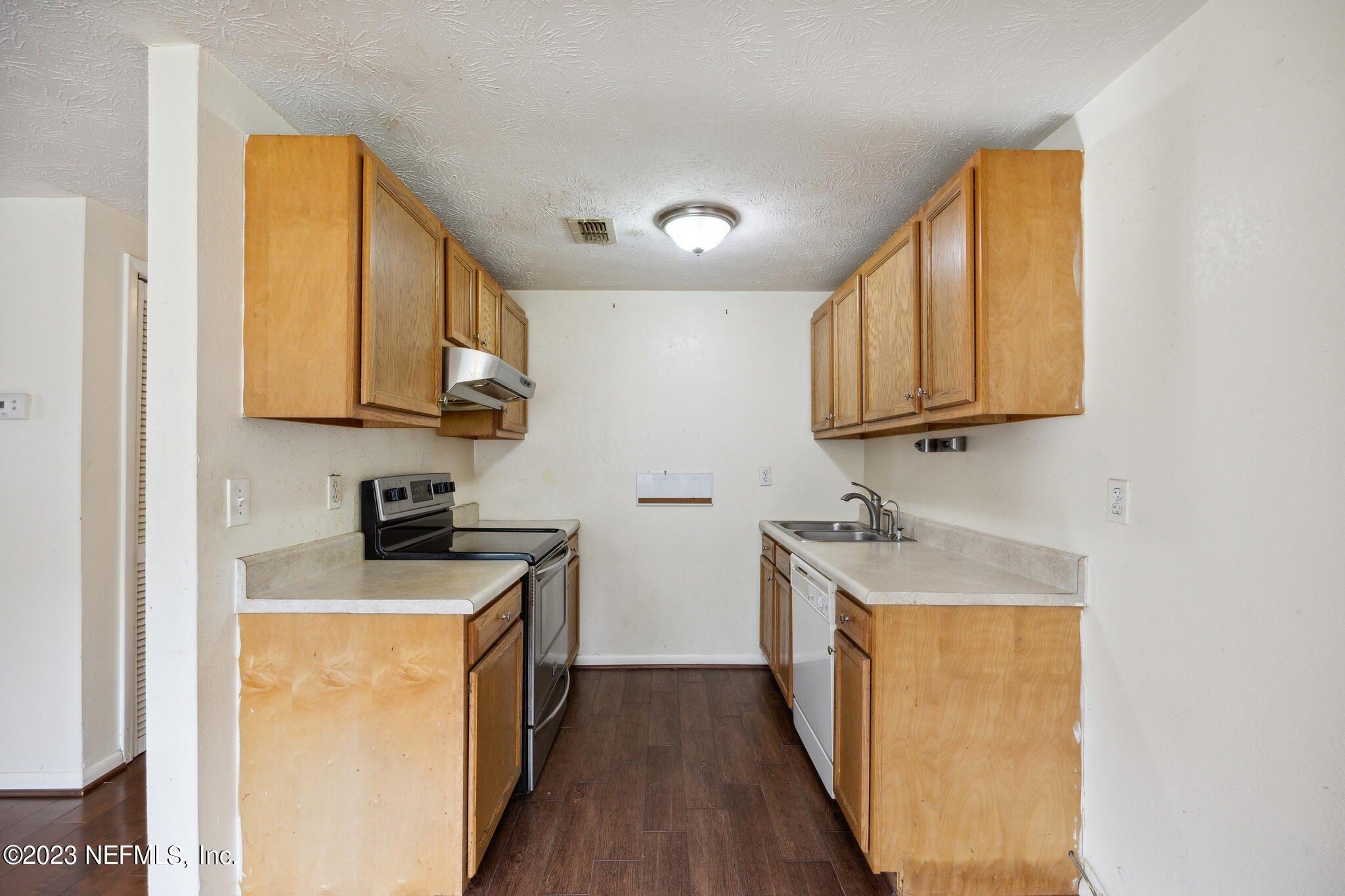 Hare Ave, Jacksonville, FL 32211