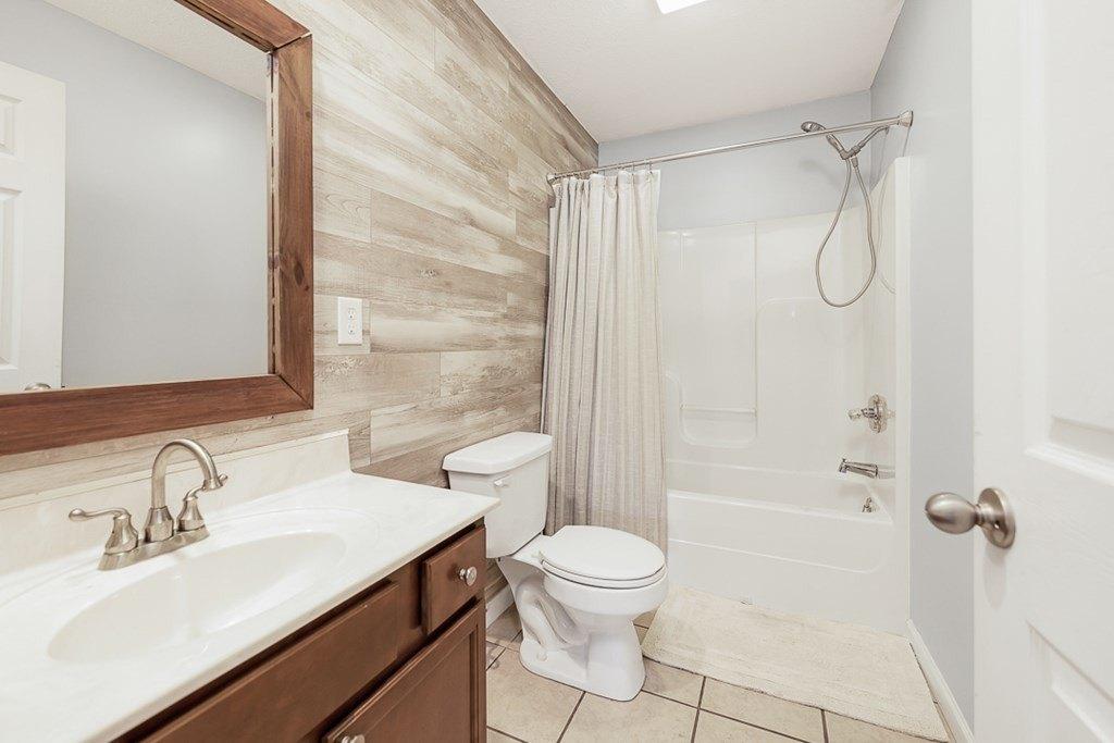 Howell St, Sparta, TN 38583