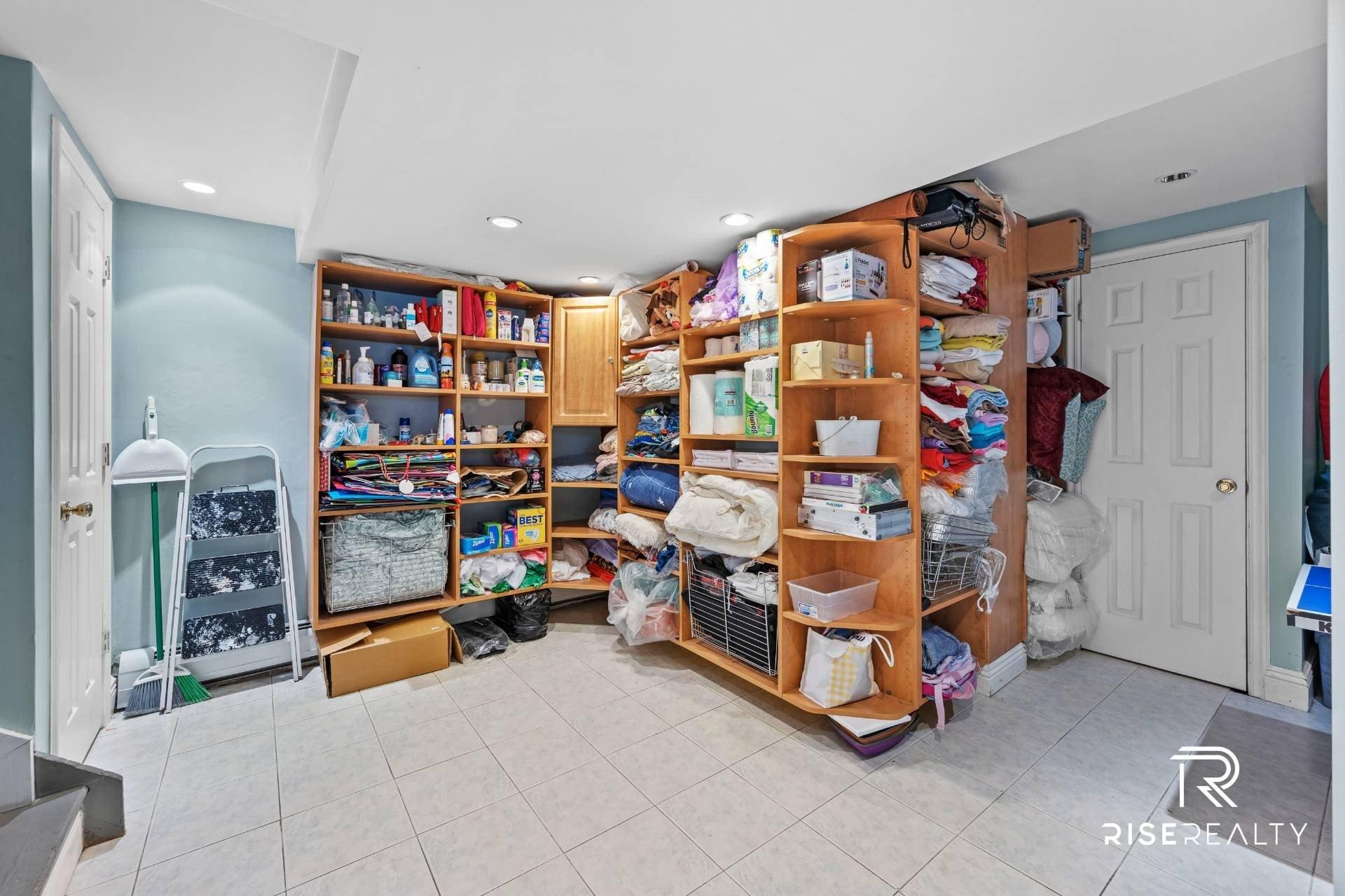 Stewart Ave, Staten Island, NY 10314