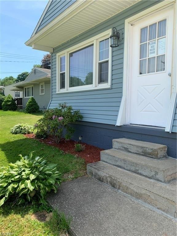 Elizabeth St, Hubbard, OH 44425
