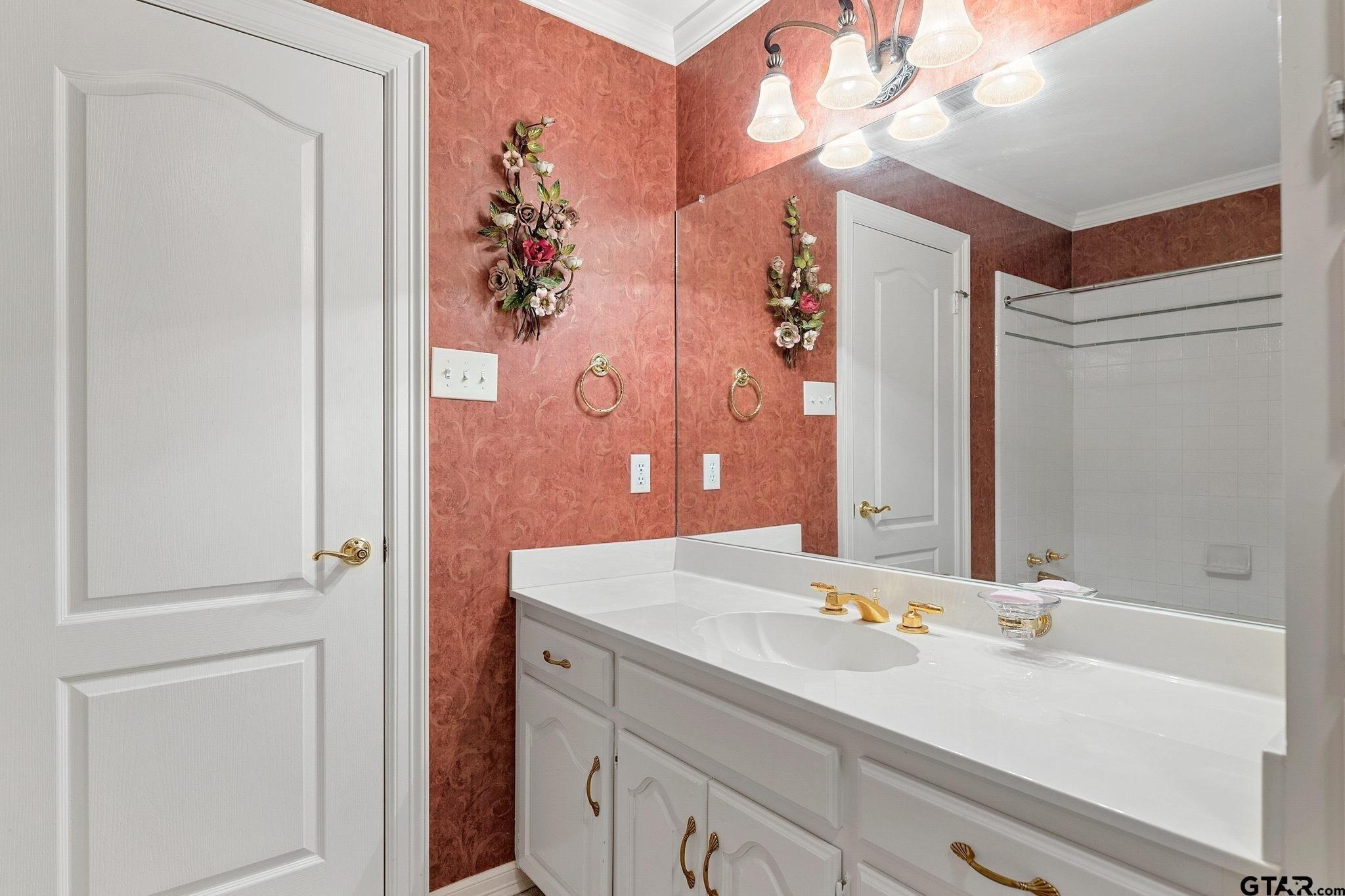 Hyde Park Dr, Tyler, TX 75701