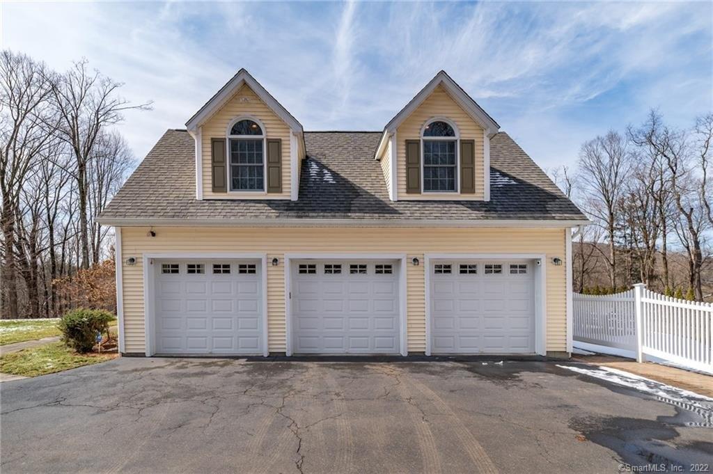 Saugatuck Ridge Rd, Danbury, CT 06810