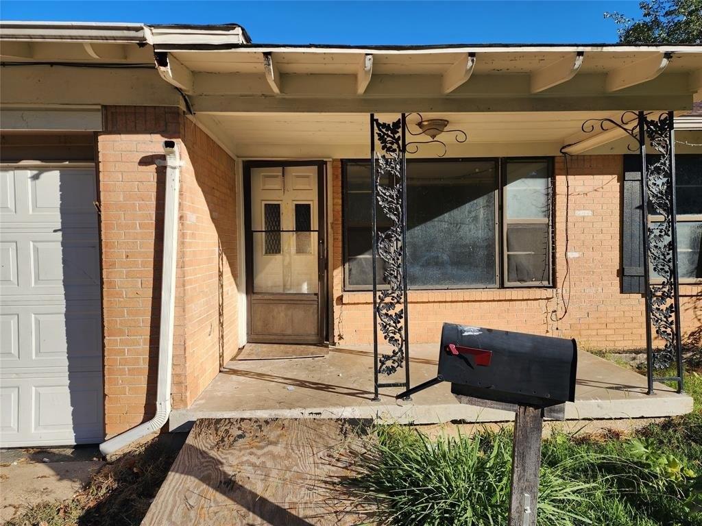 Palmer Dr, Haltom City, TX 76117