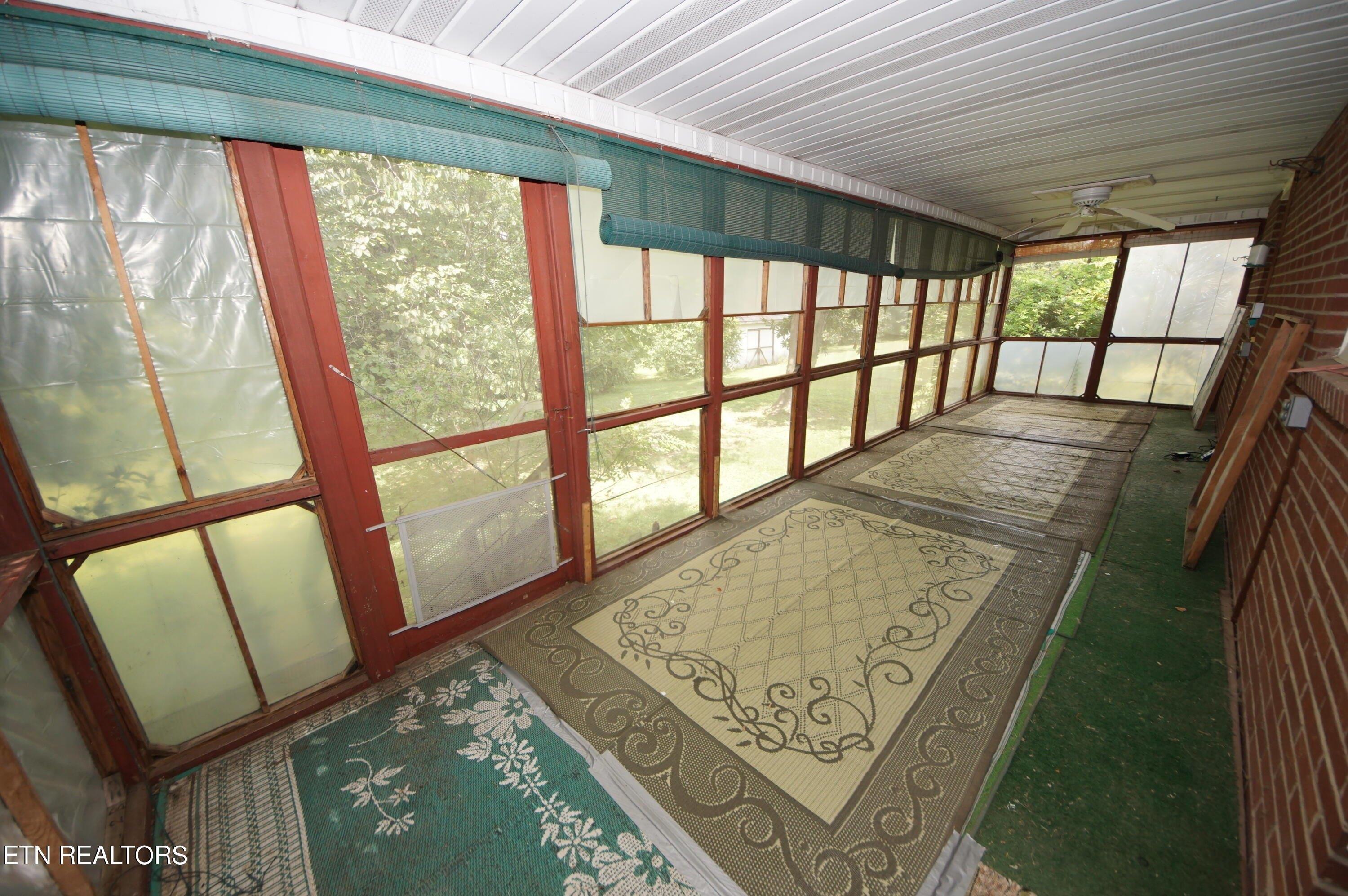 Shady Oak Ln, Knoxville, TN 37931
