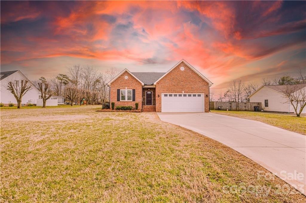 Oklahoma Ct, Lincolnton, NC 28092
