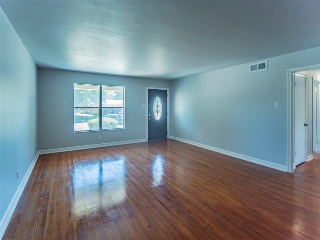 Moss Point Rd, Dallas, TX 75232