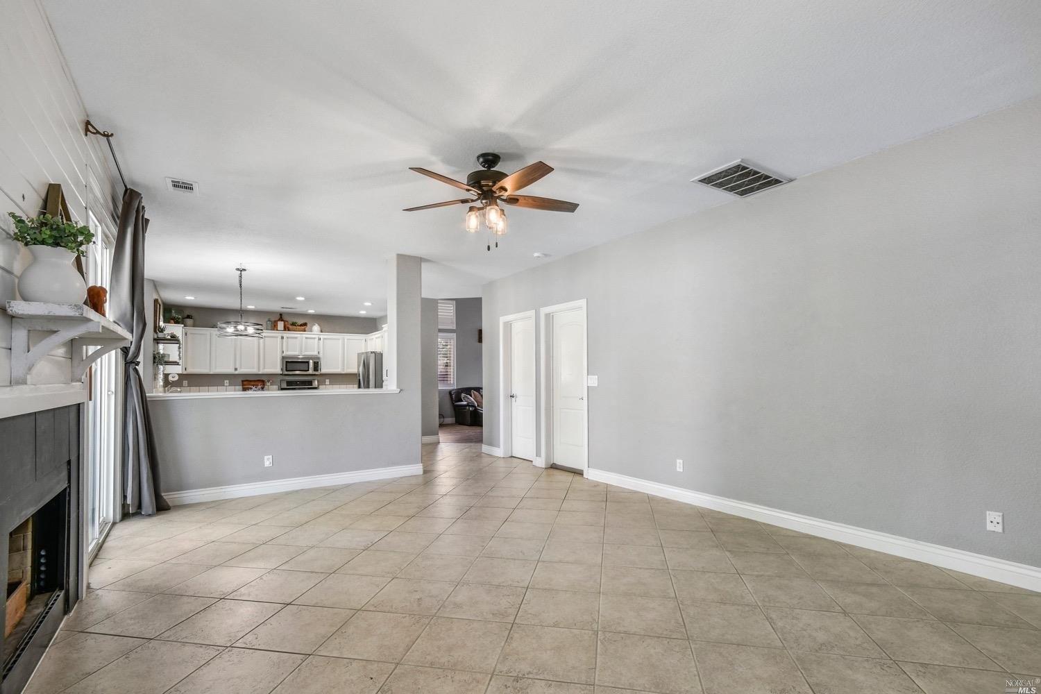 Abraham Ct, Dixon, CA 95620