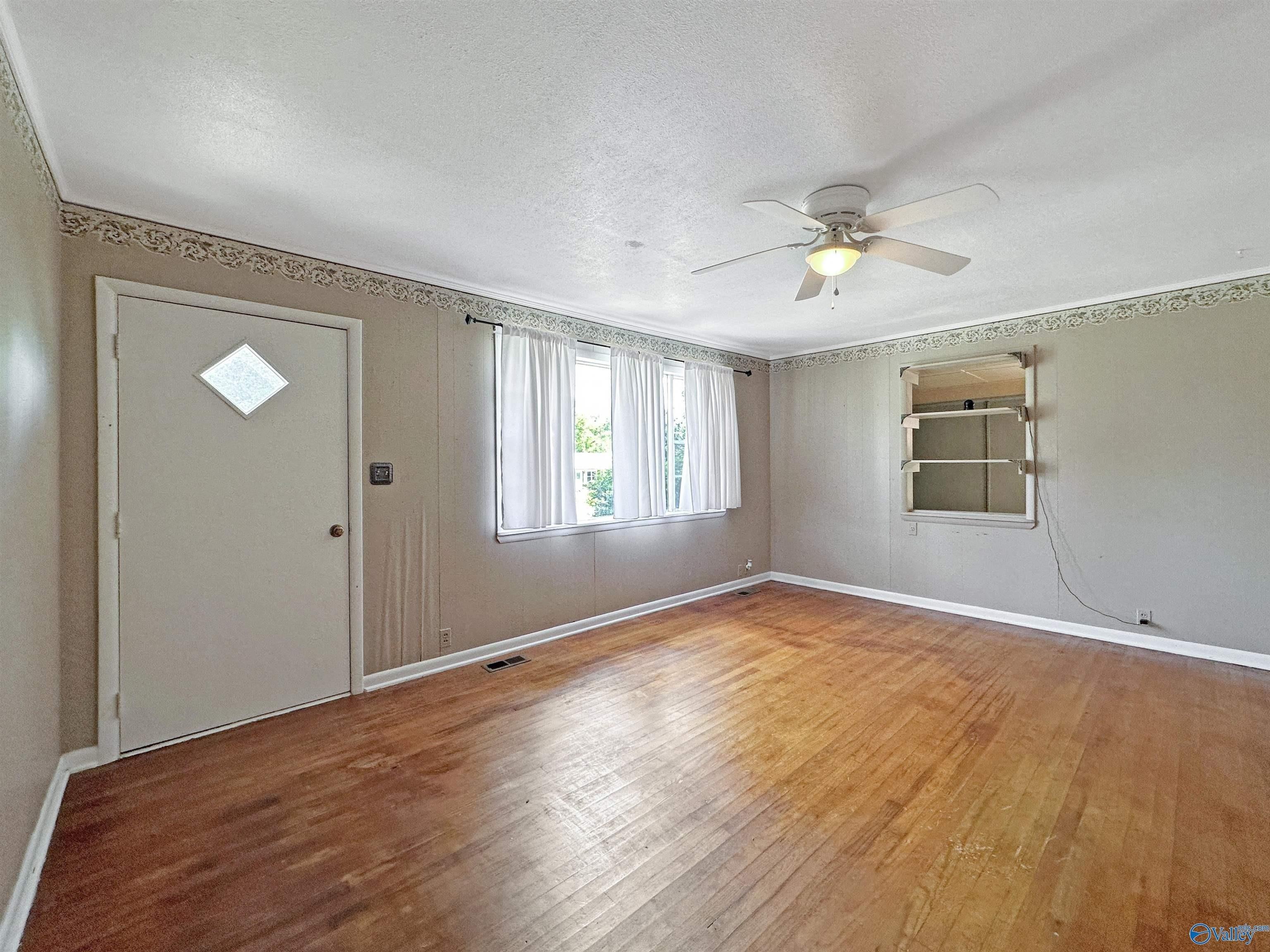 Lee St, Guntersville, AL 35976