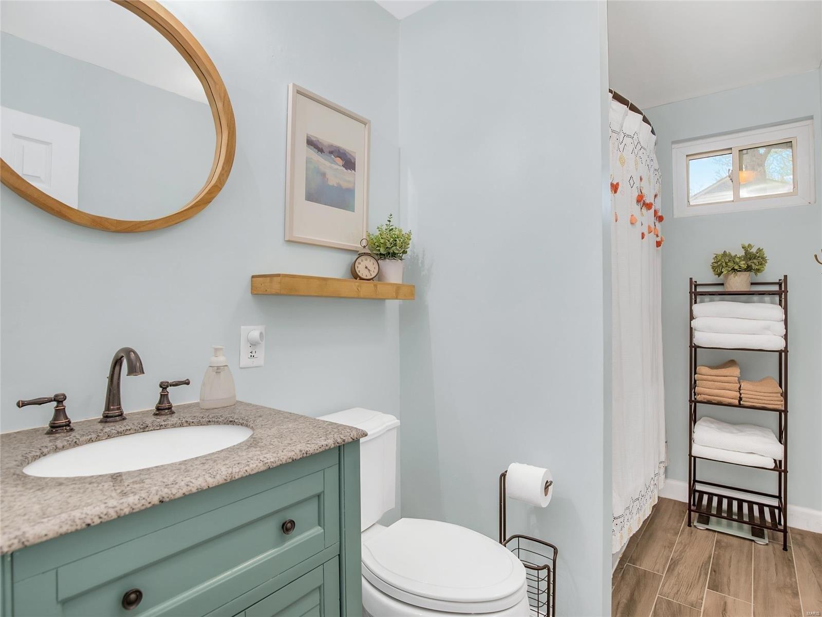 Crestland Dr, Ballwin, MO 63011