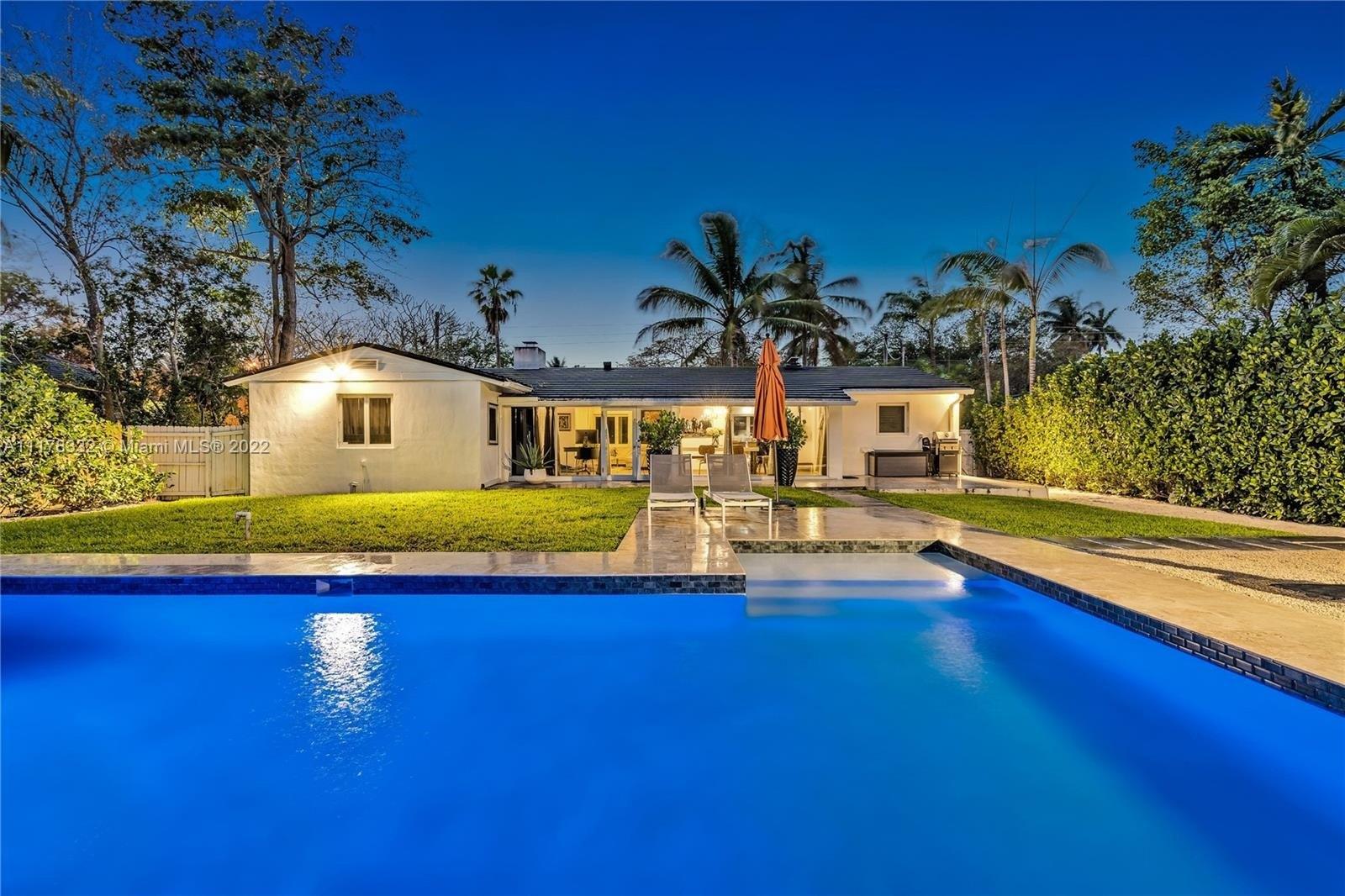 Ne 8th Ave, Biscayne Park, FL 33161