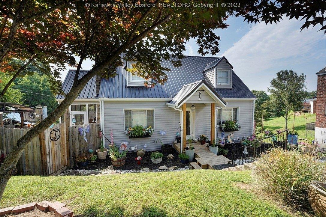 Amherst Dr, Charleston, WV 25302