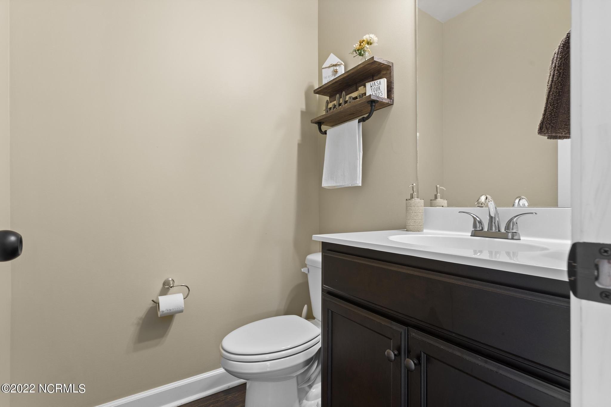 Rowland Dr, Richlands, NC 28574