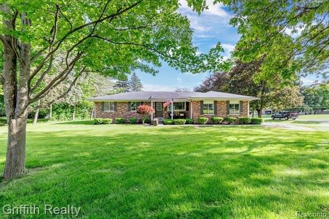 Lee Rd, Brighton, MI 48116