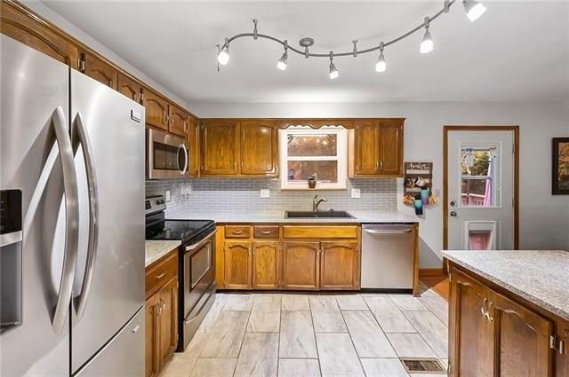 Nw 73rd St, Kansas City, MO 64152