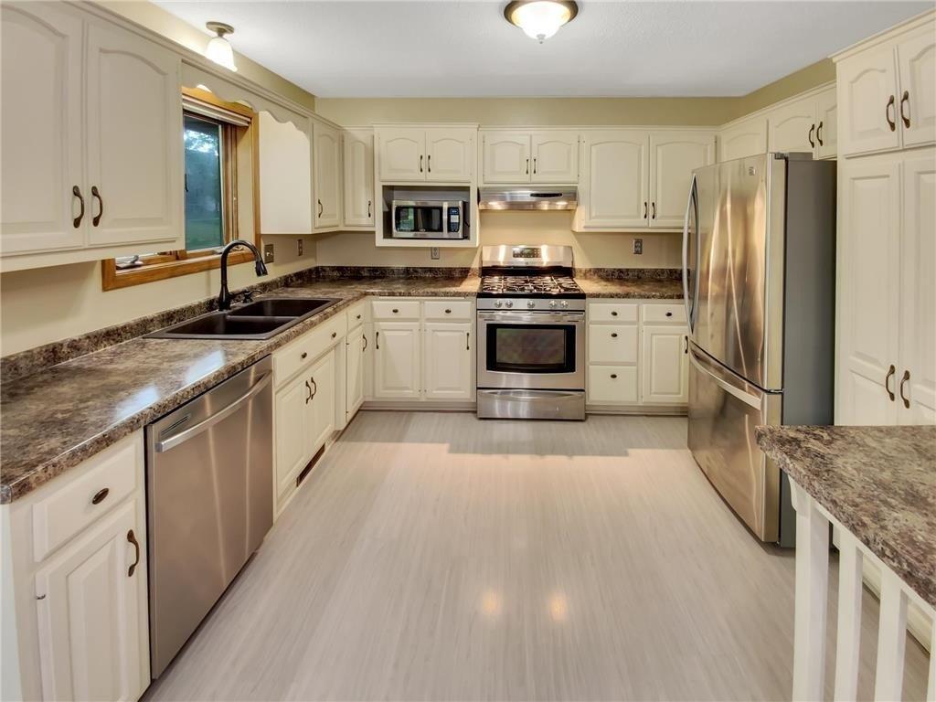 Hilo Ct N, Saint Paul, MN 55128