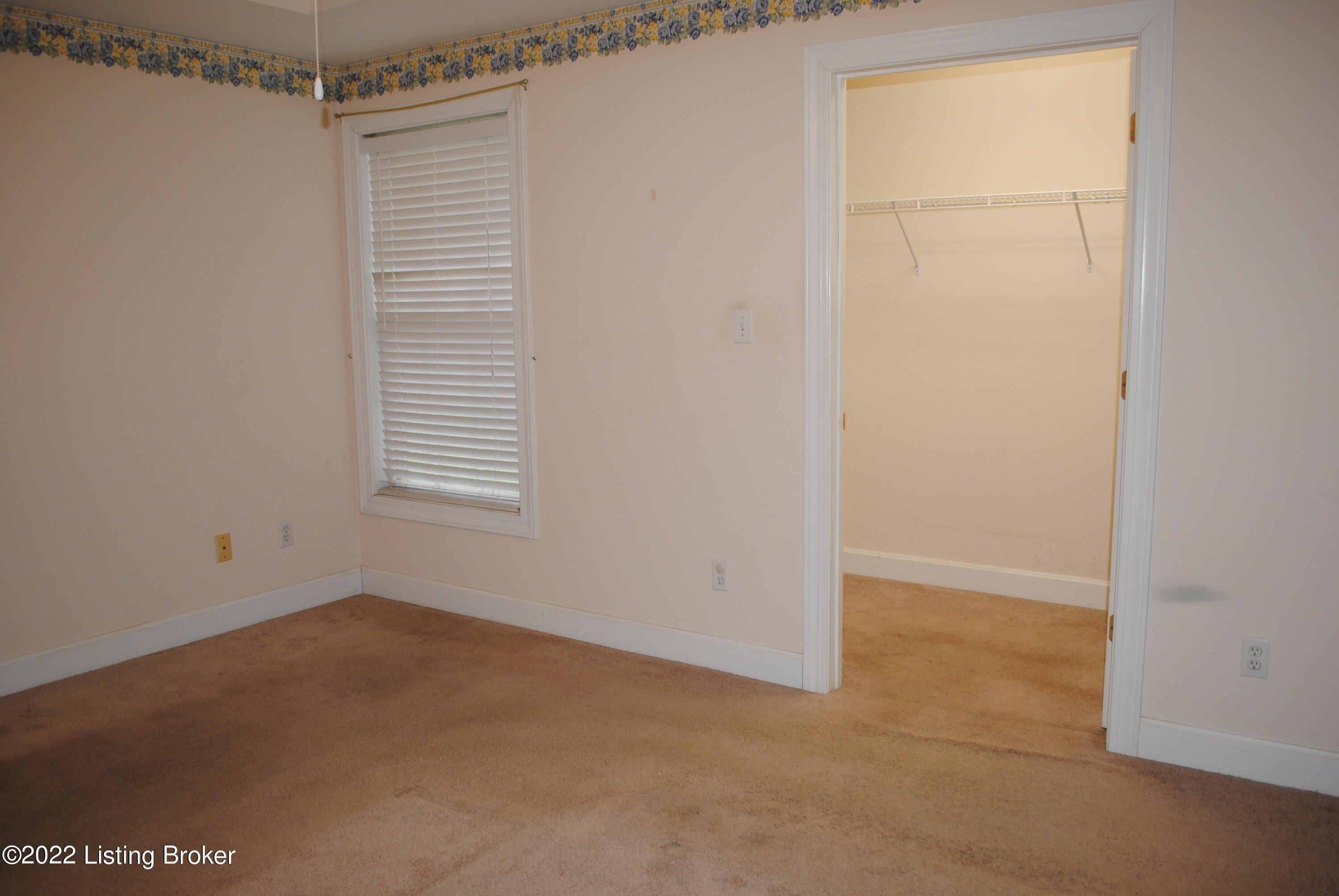 Applegate Village Dr, Louisville, KY 40219