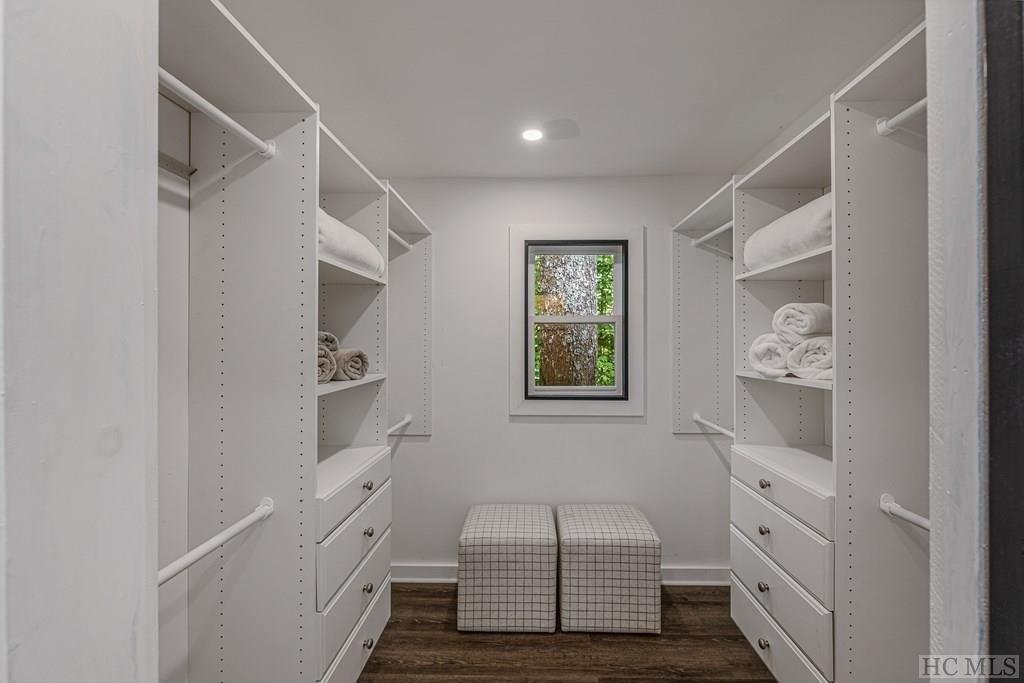 Wingina Pl, Highlands, NC 28741
