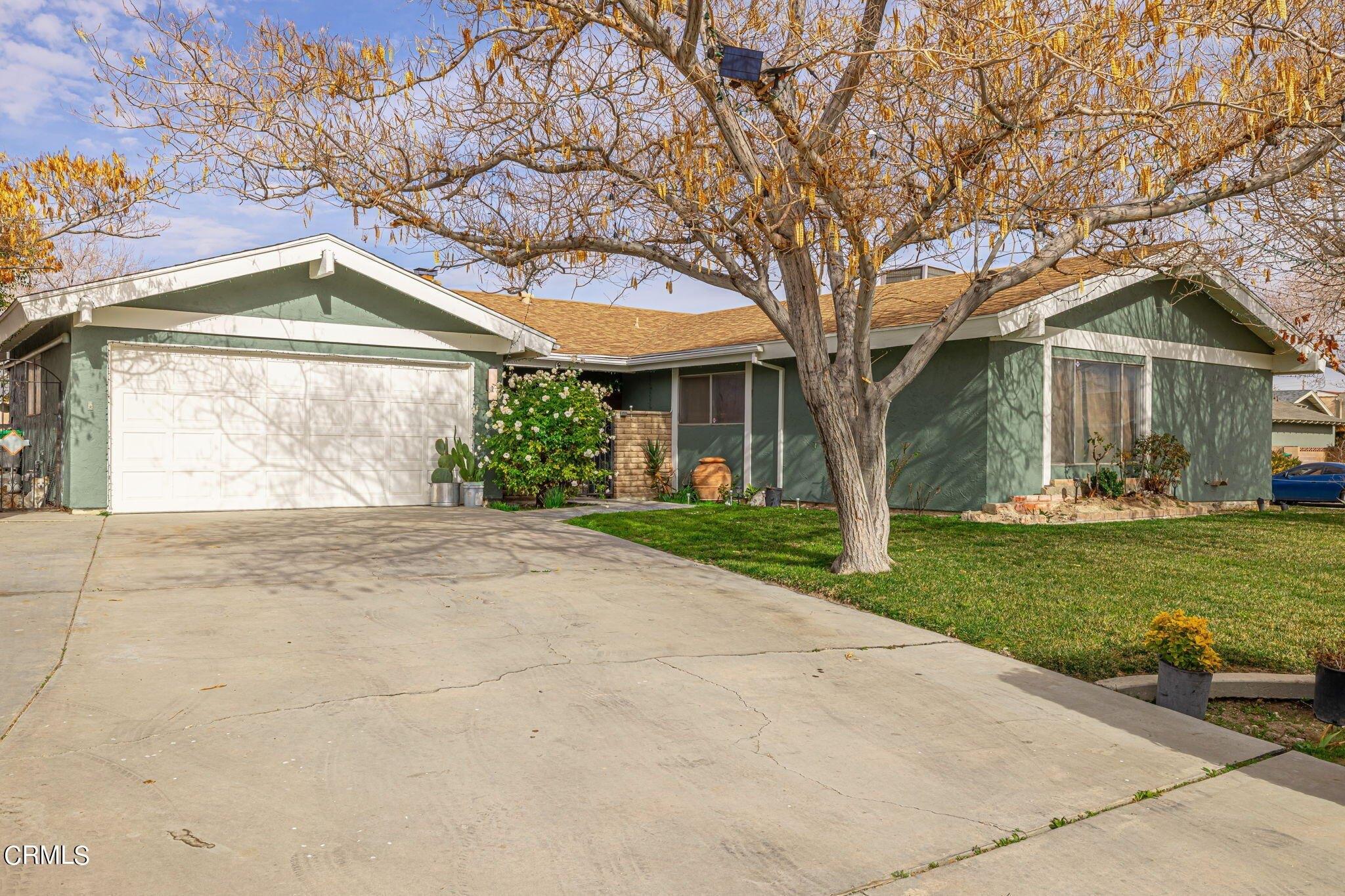 Top Cir, Lancaster, CA 93536