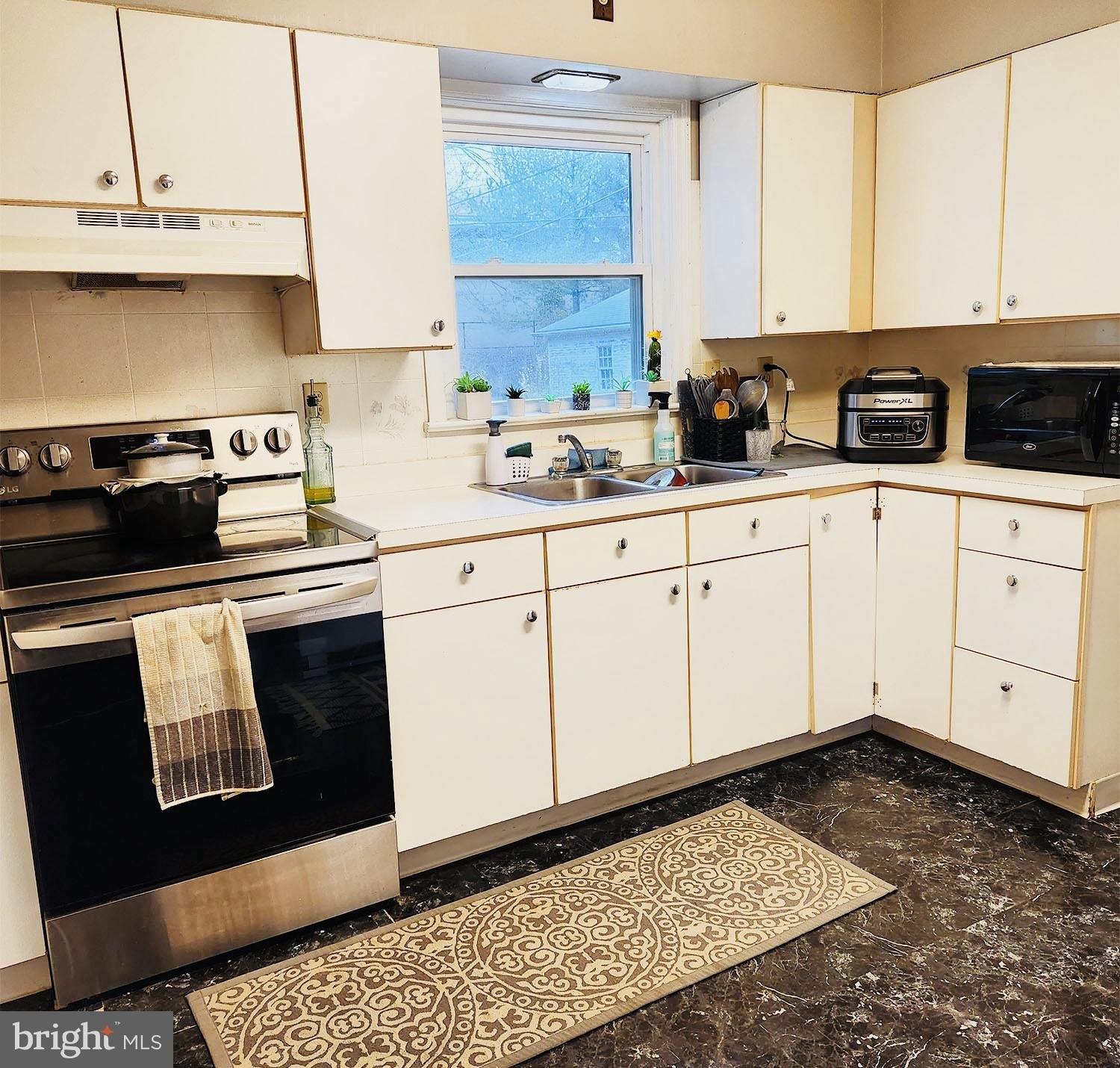 Colonial Ave, York, PA 17403