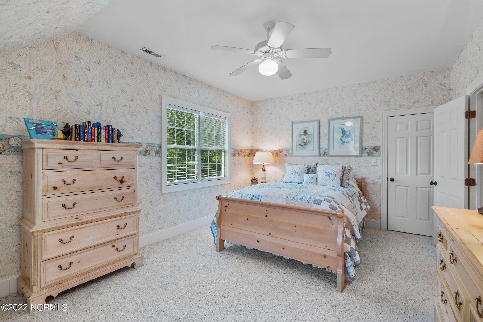 Laughing Gull Ct, Emerald Isle, NC 28594