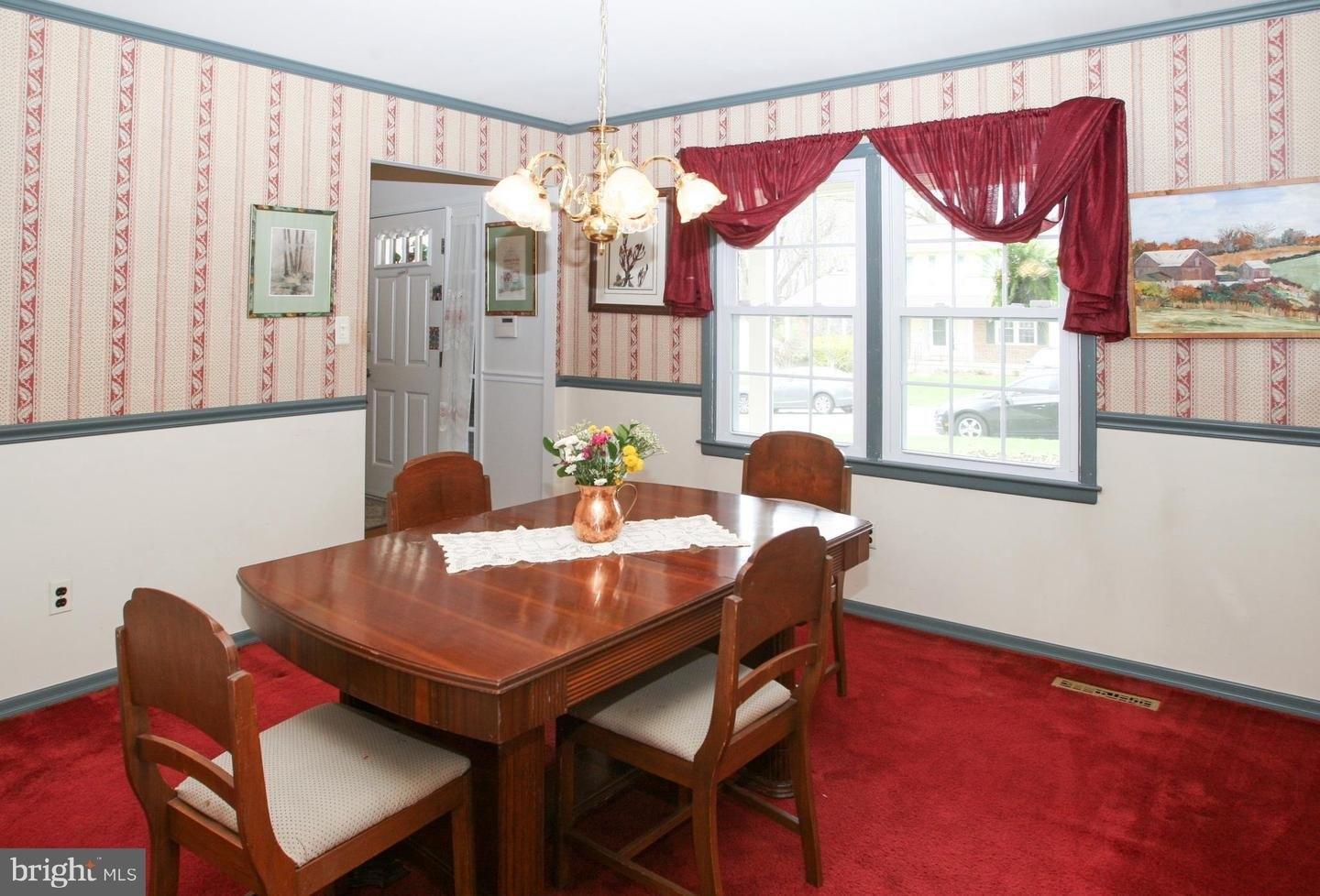 E Seneca Dr, Newark, DE 19702