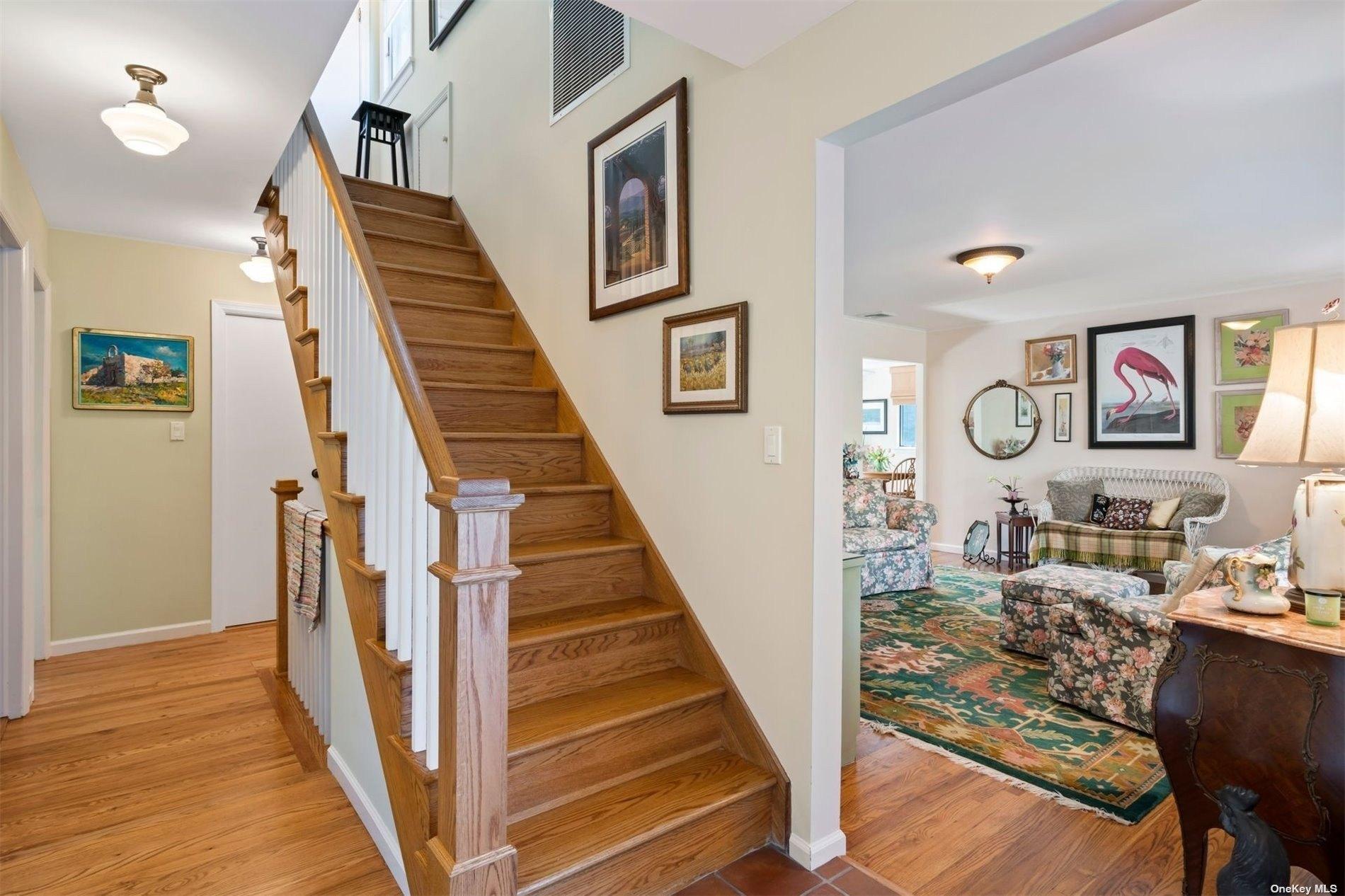 Stuart Dr, Syosset, NY 11791