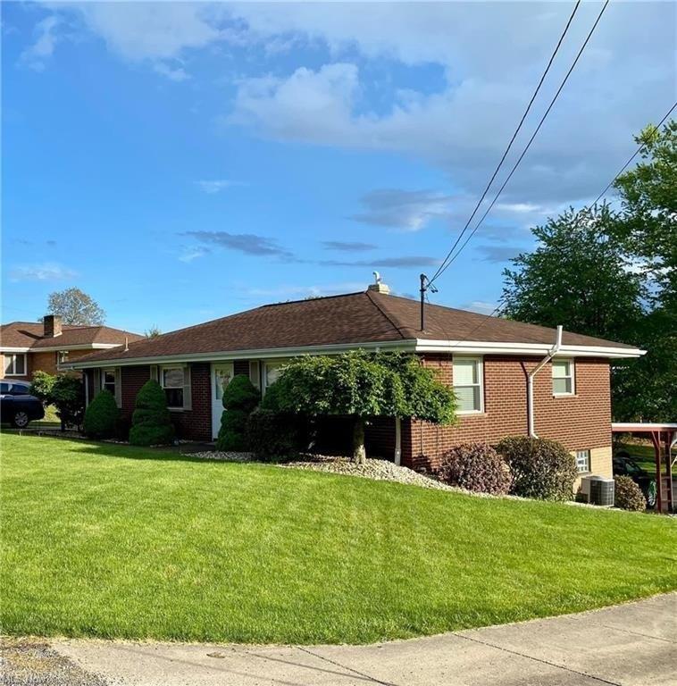 S Meadowbrook Cir, East Liverpool, OH 43920