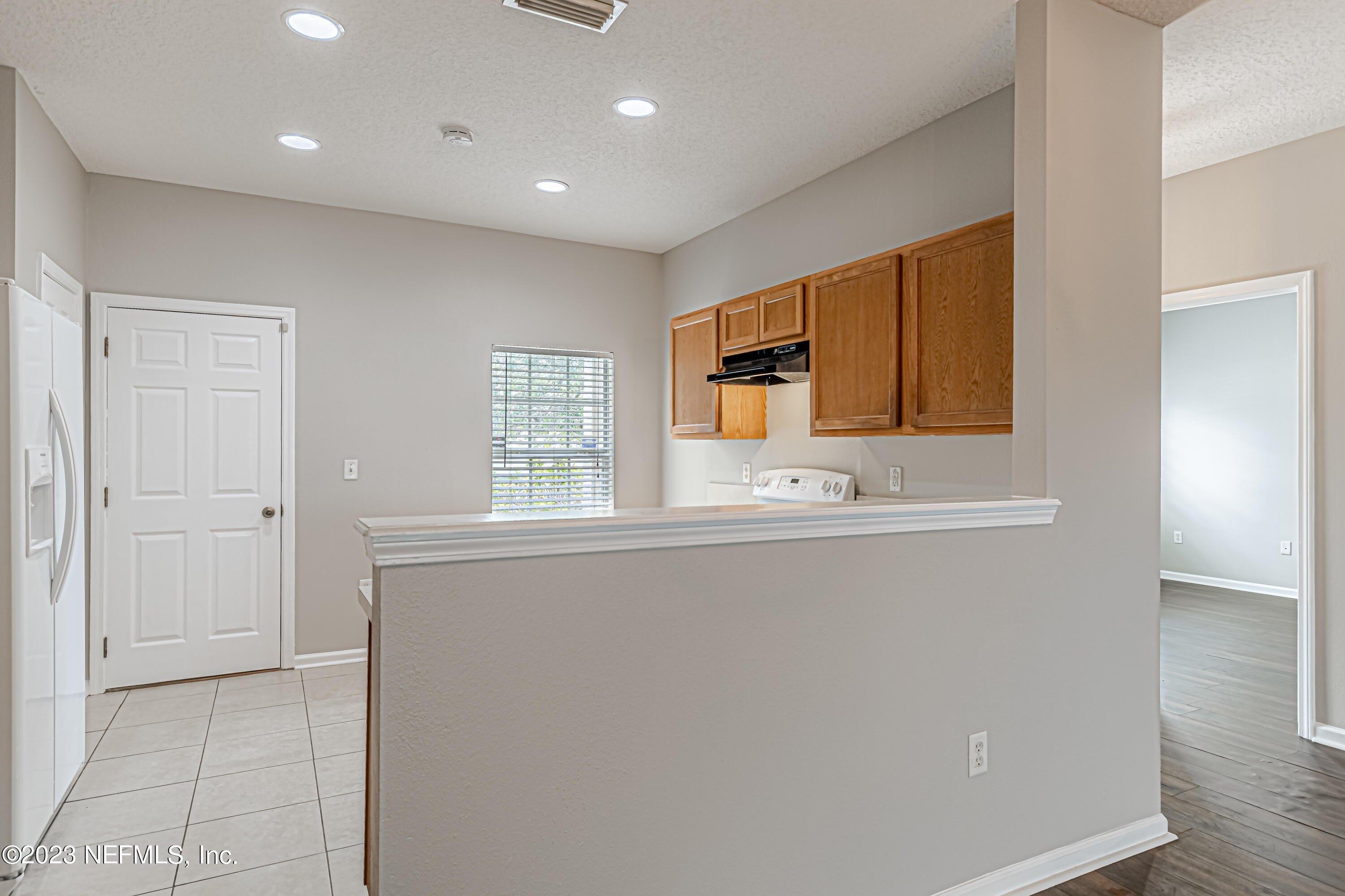 Rampart Ridge Cir W, Jacksonville, FL 32244