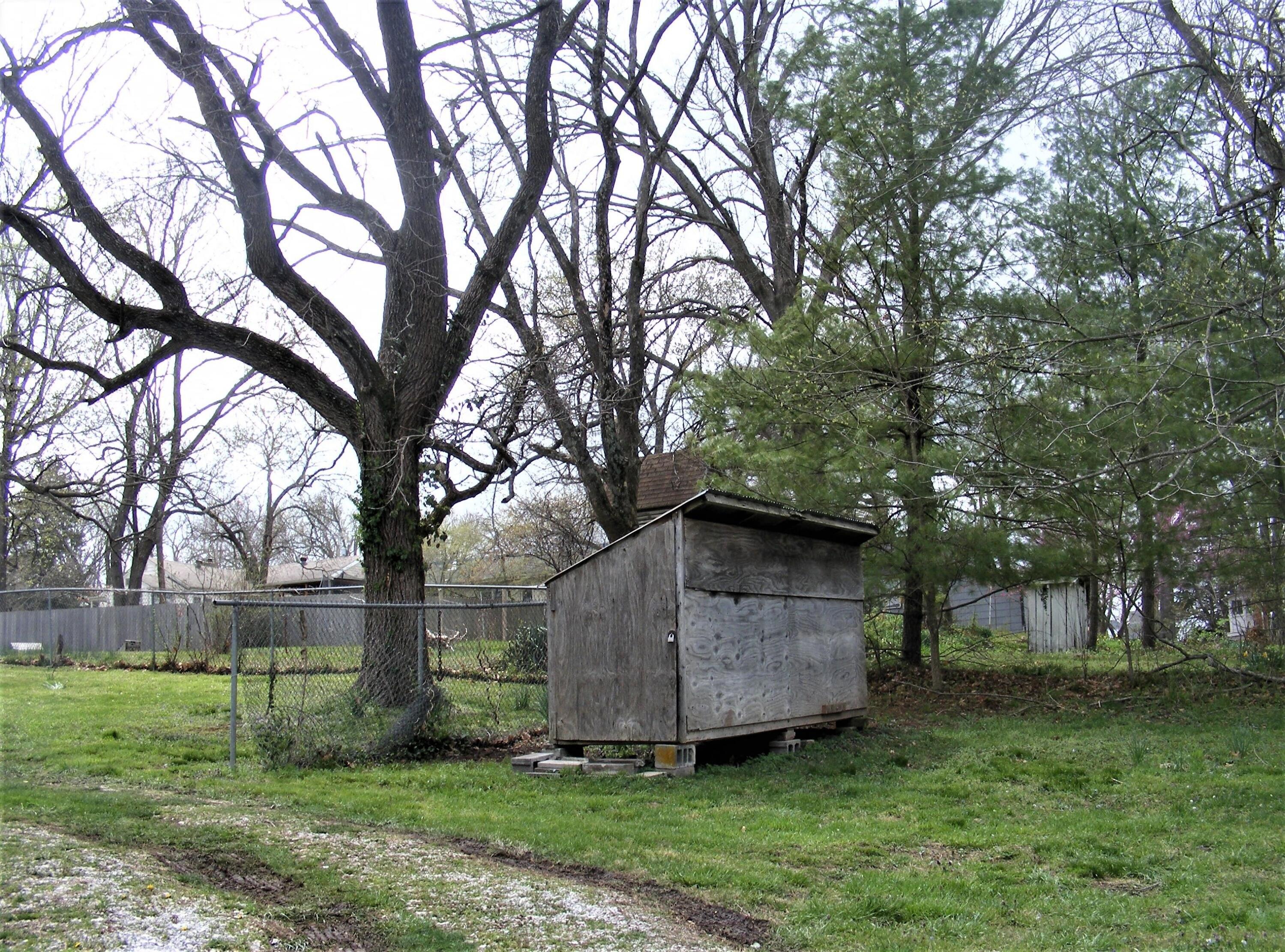 E Elm St, Ozark, MO 65721