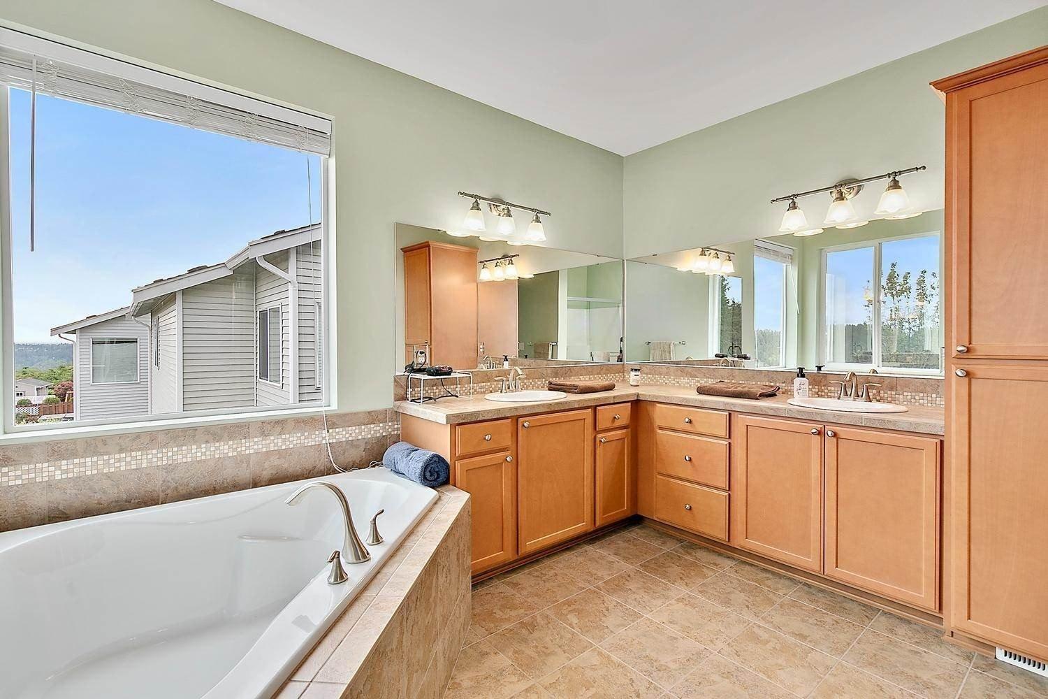 24th St E, Lake Tapps, WA 98391