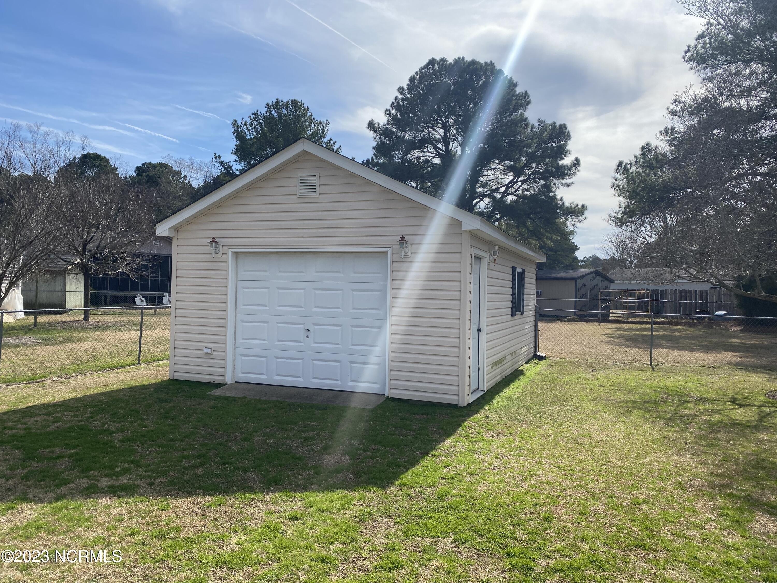 Rolling Meadows Dr, Greenville, NC 27858