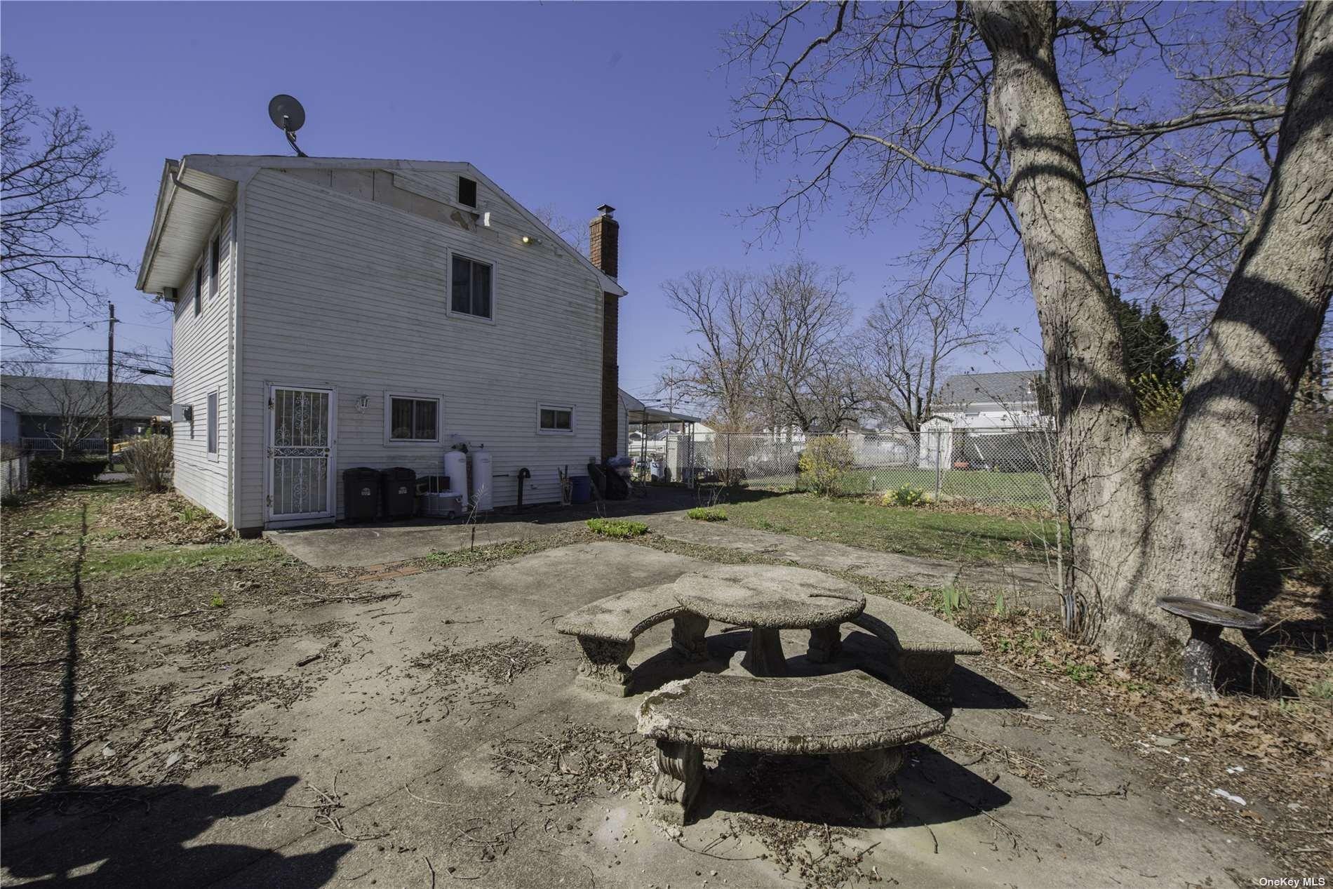 41st St, Copiague, NY 11726