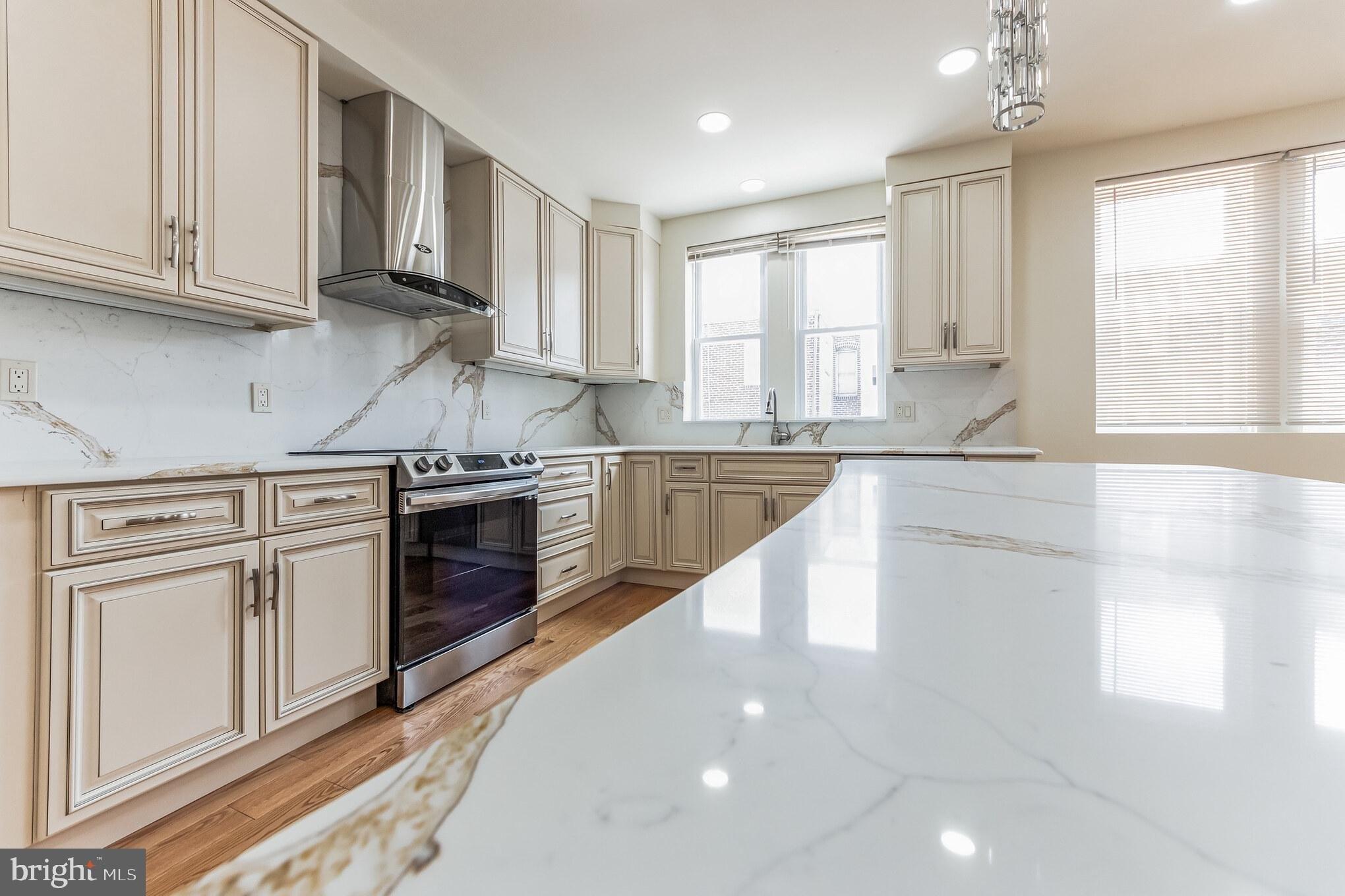 N 13th St, Philadelphia, PA 19141