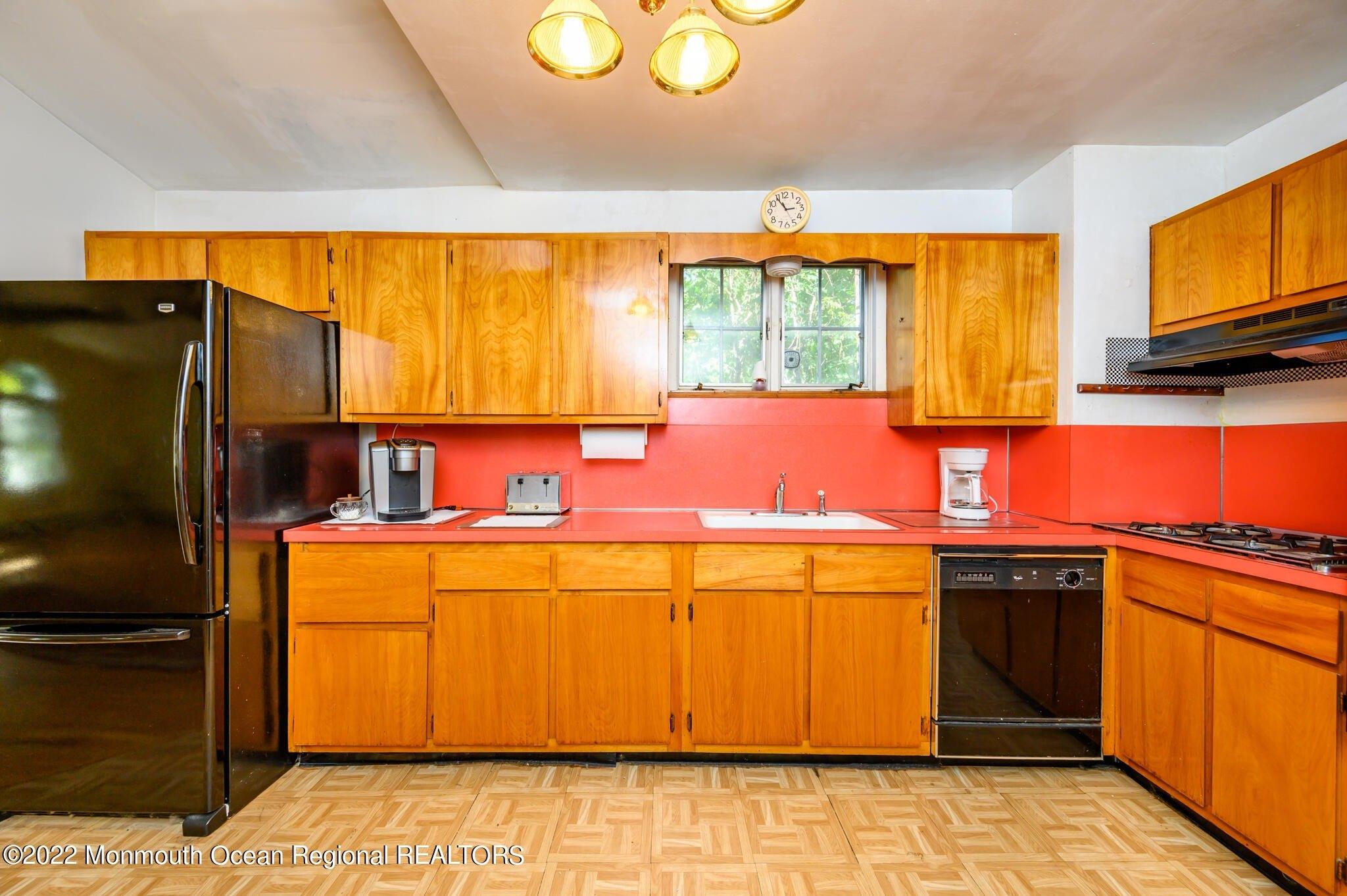 Hudson Ave, Red Bank, NJ 07701
