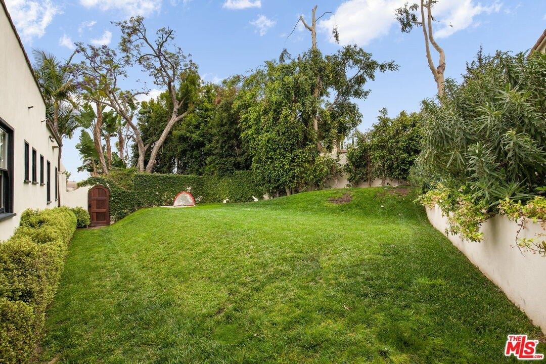 N Catalina St, Los Angeles, CA 90027