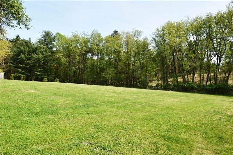 Mcaleer Rd, Sewickley, PA 15143