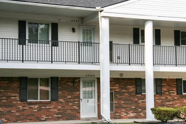 Plymouth Hollow Dr, Plymouth, MI 48170