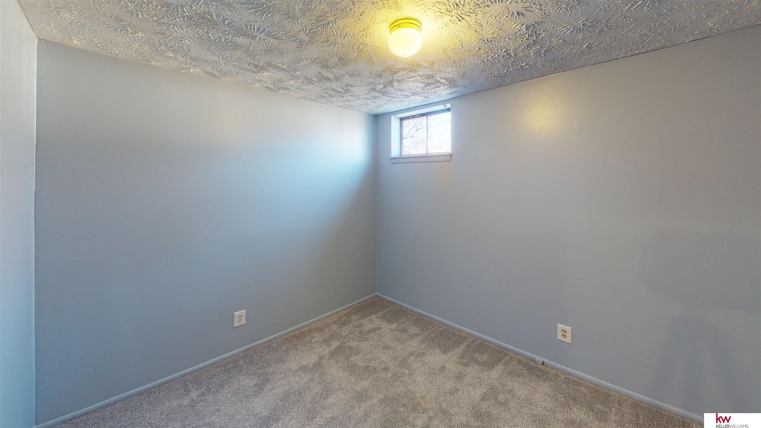 Valley View Dr, La Vista, NE 68128