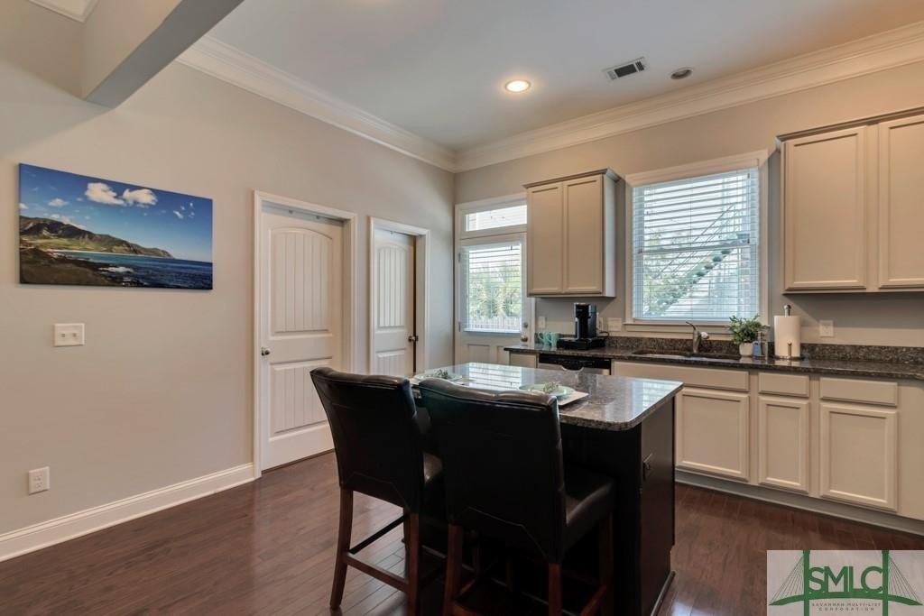 E Henry St, Savannah, GA 31401
