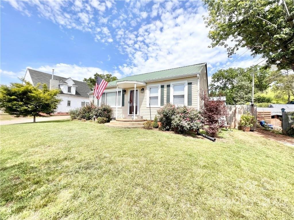 Lower Creek Dr Ne, Lenoir, NC 28645