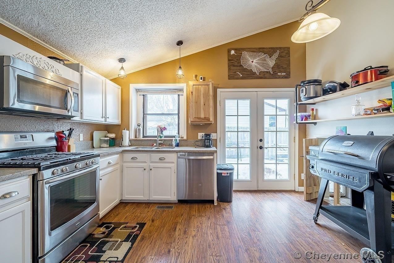 Pine Ave, Cheyenne, WY 82007