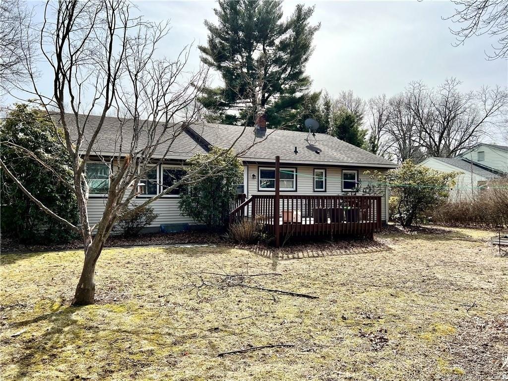 E Maxwell Dr, West Hartford, CT 06107